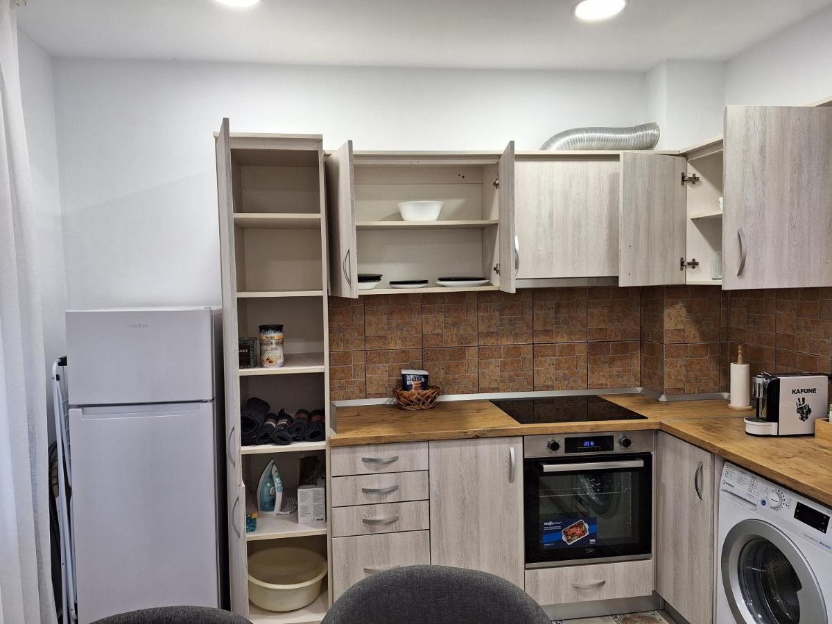 Black Eagle Central Unirii Square, 2 King Size Bedrooms, Free Private Parking Oradea Dış mekan fotoğraf