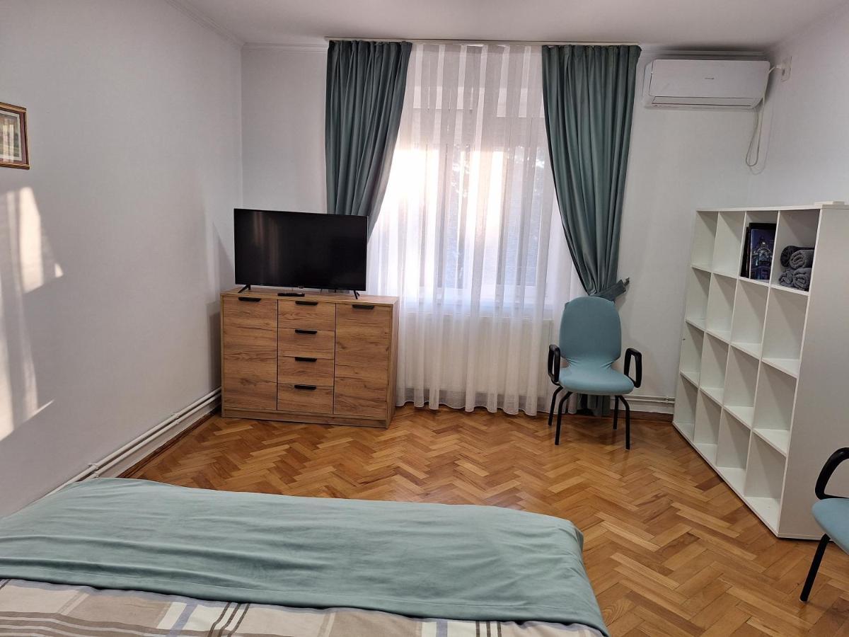 Black Eagle Central Unirii Square, 2 King Size Bedrooms, Free Private Parking Oradea Dış mekan fotoğraf