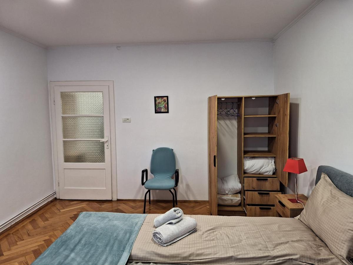 Black Eagle Central Unirii Square, 2 King Size Bedrooms, Free Private Parking Oradea Dış mekan fotoğraf