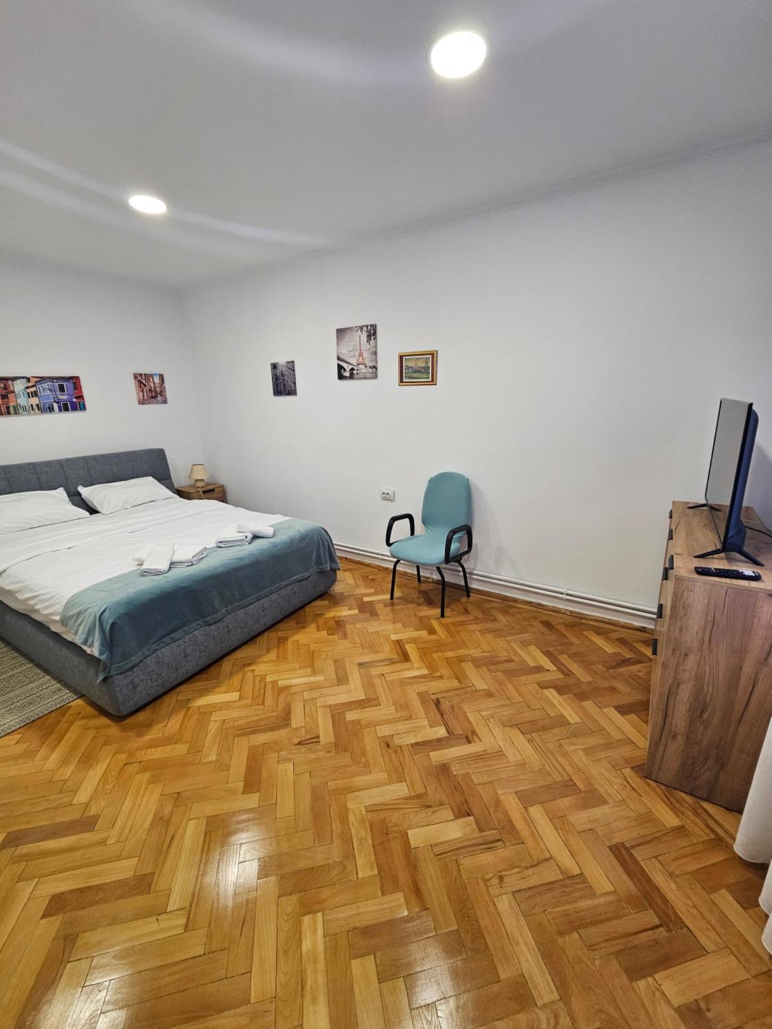 Black Eagle Central Unirii Square, 2 King Size Bedrooms, Free Private Parking Oradea Dış mekan fotoğraf
